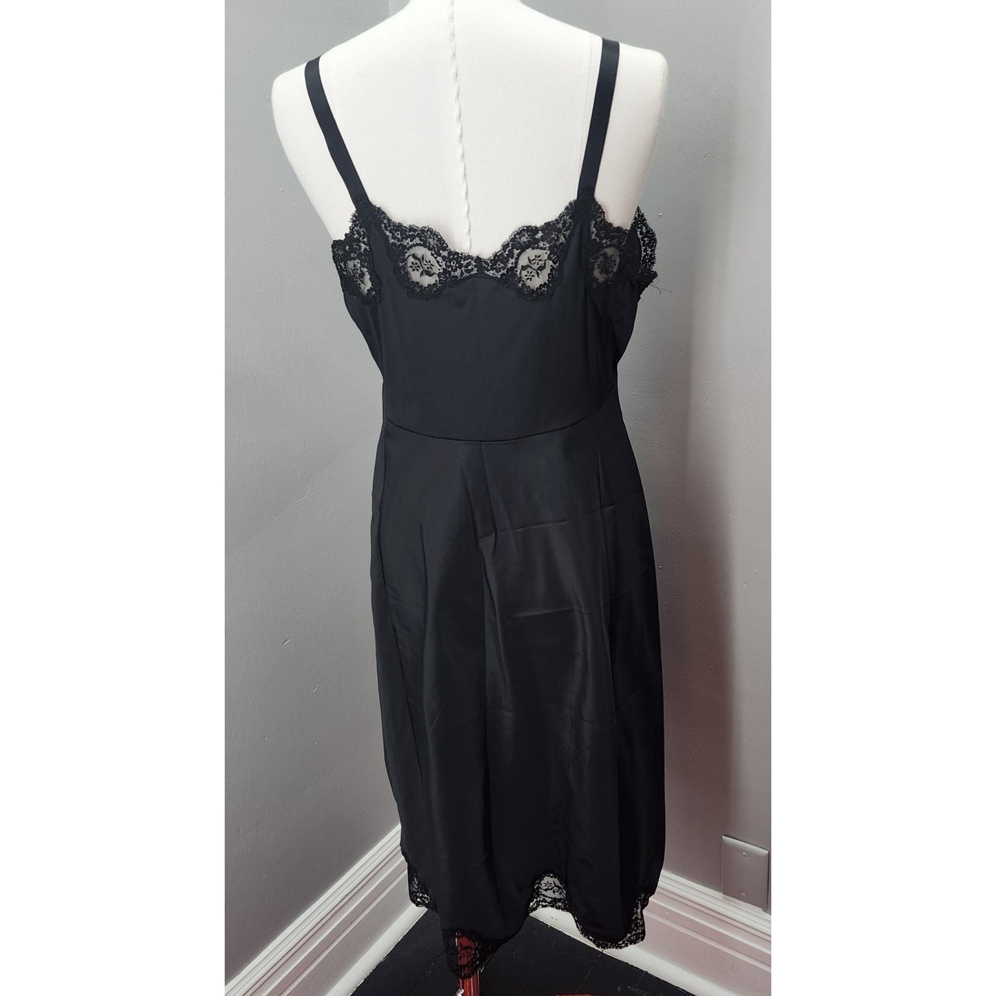 60s Vintage Black Wonder Maid Satin Slip - M / L 38