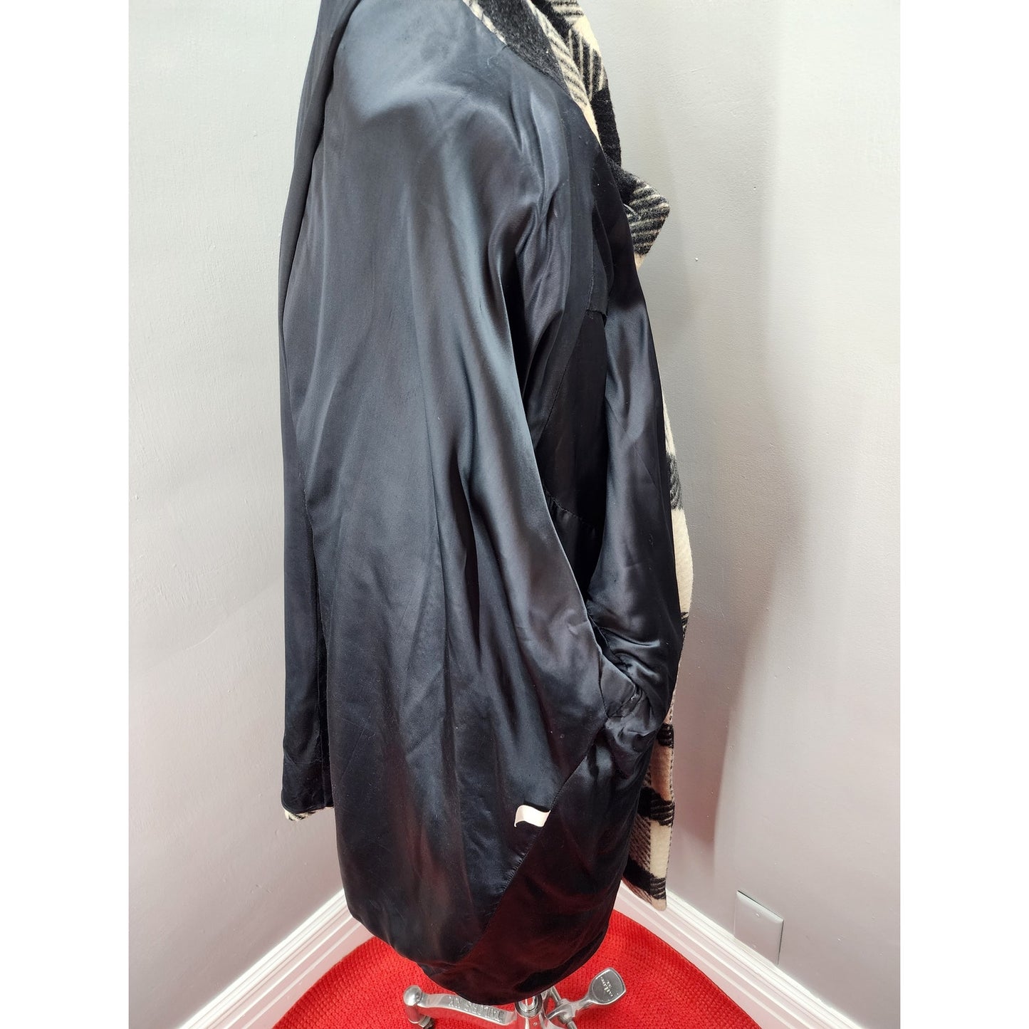 80s Vintage Peabody House Black & Cream Oversized Cape/Coat - XXL