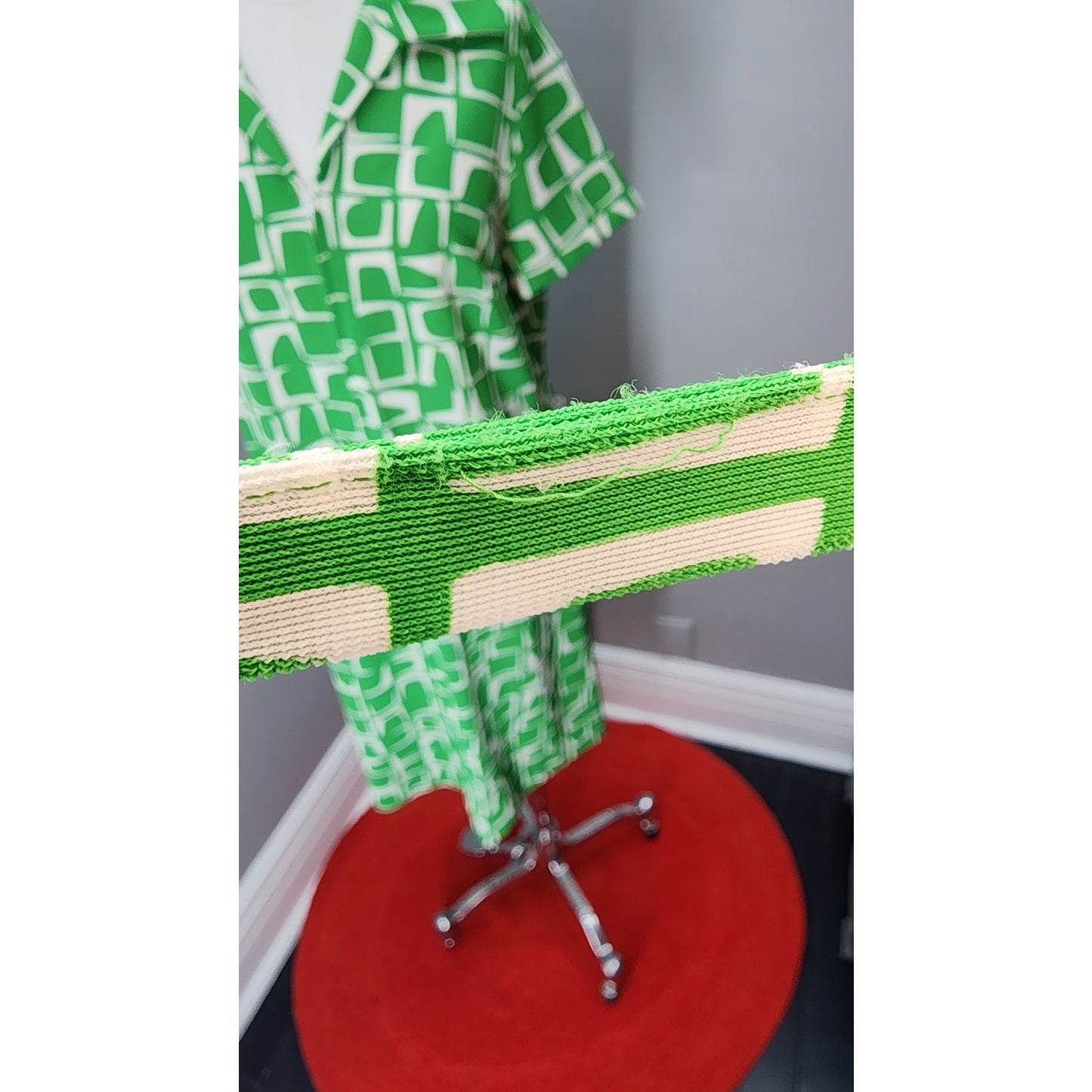 70s Vintage Flutterbye Geometric Front Zip Day Dress - L