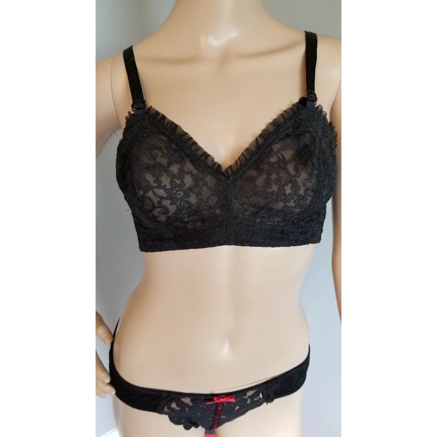 50s Vintage Black Lace Bra with Ruffles - 32B