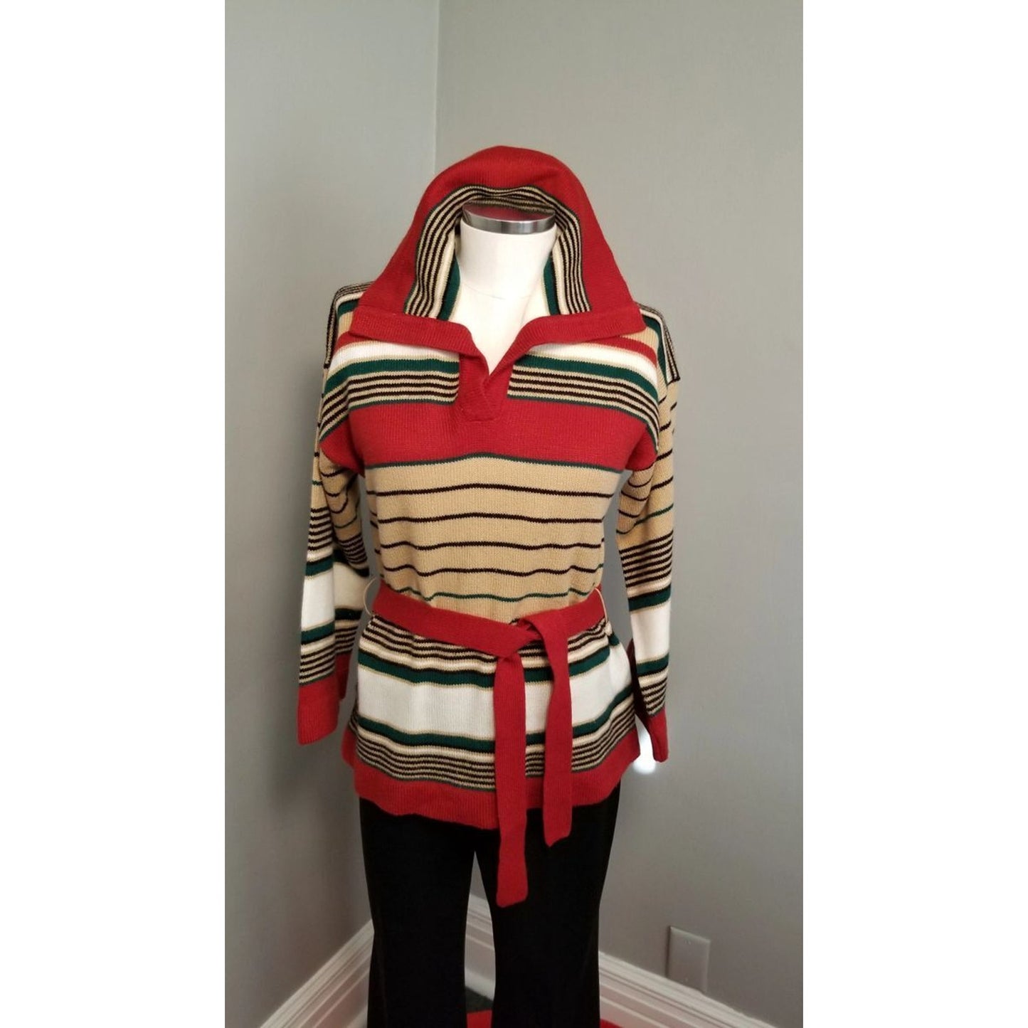 70s Vintage Sweater with Bell Sleeves and Belt - M