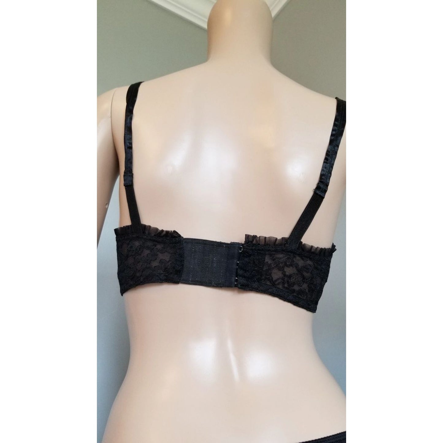 50s Vintage Black Lace Bra with Ruffles - 32B