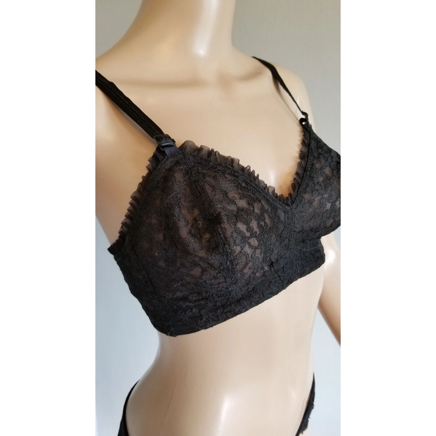 50s Vintage Black Lace Bra with Ruffles - 32B