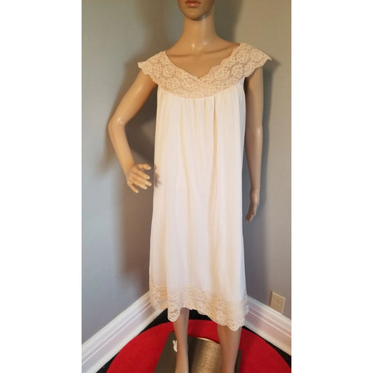 60s Vintage Delightful Aristocraft Negligee in Soft Pink & Ecru Lace- L