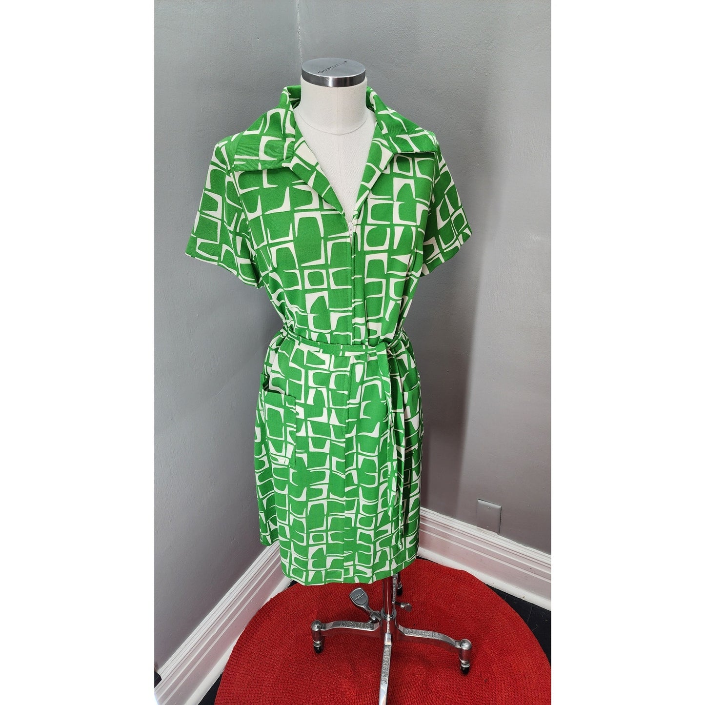 70s Vintage Flutterbye Geometric Front Zip Day Dress - L