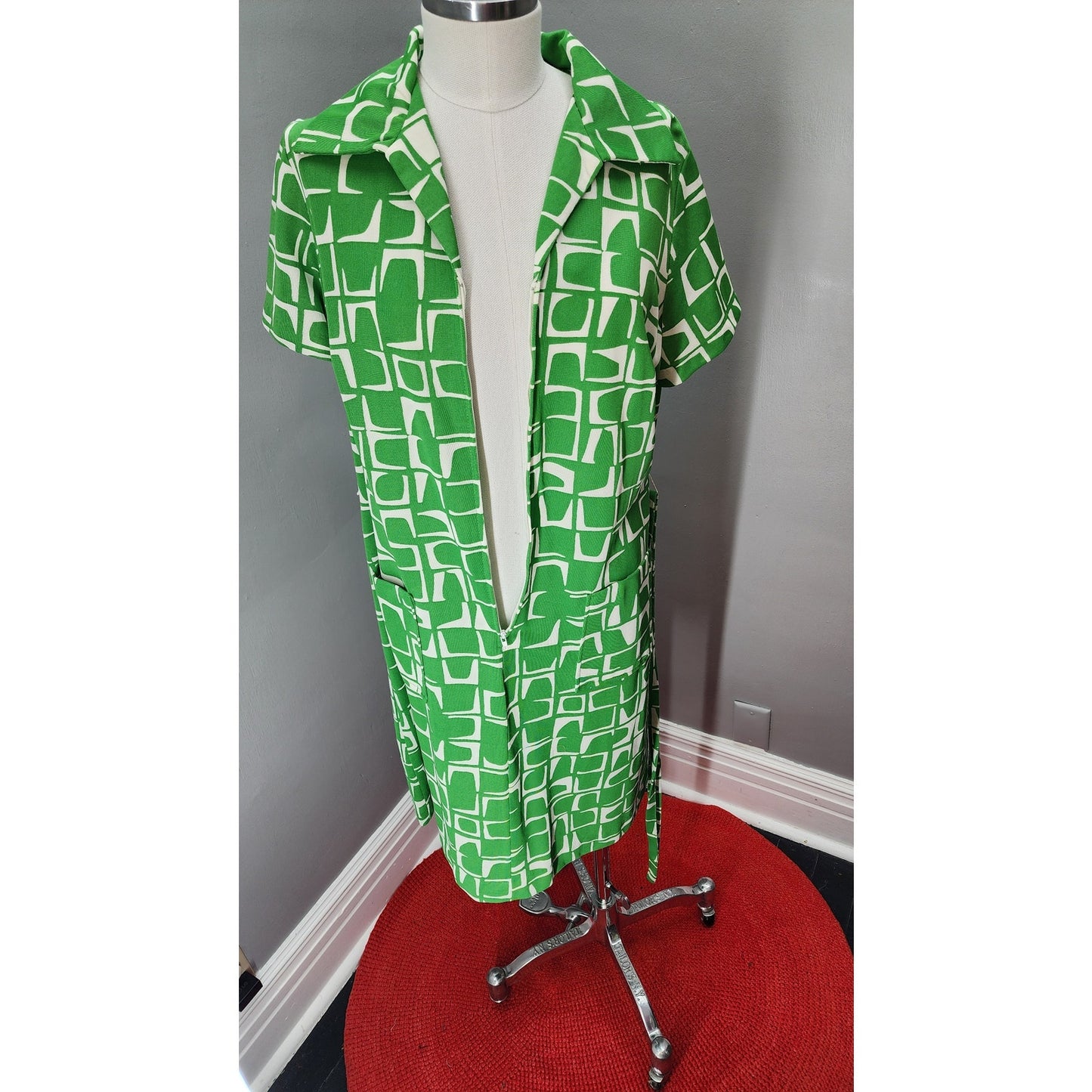 70s Vintage Flutterbye Geometric Front Zip Day Dress - L