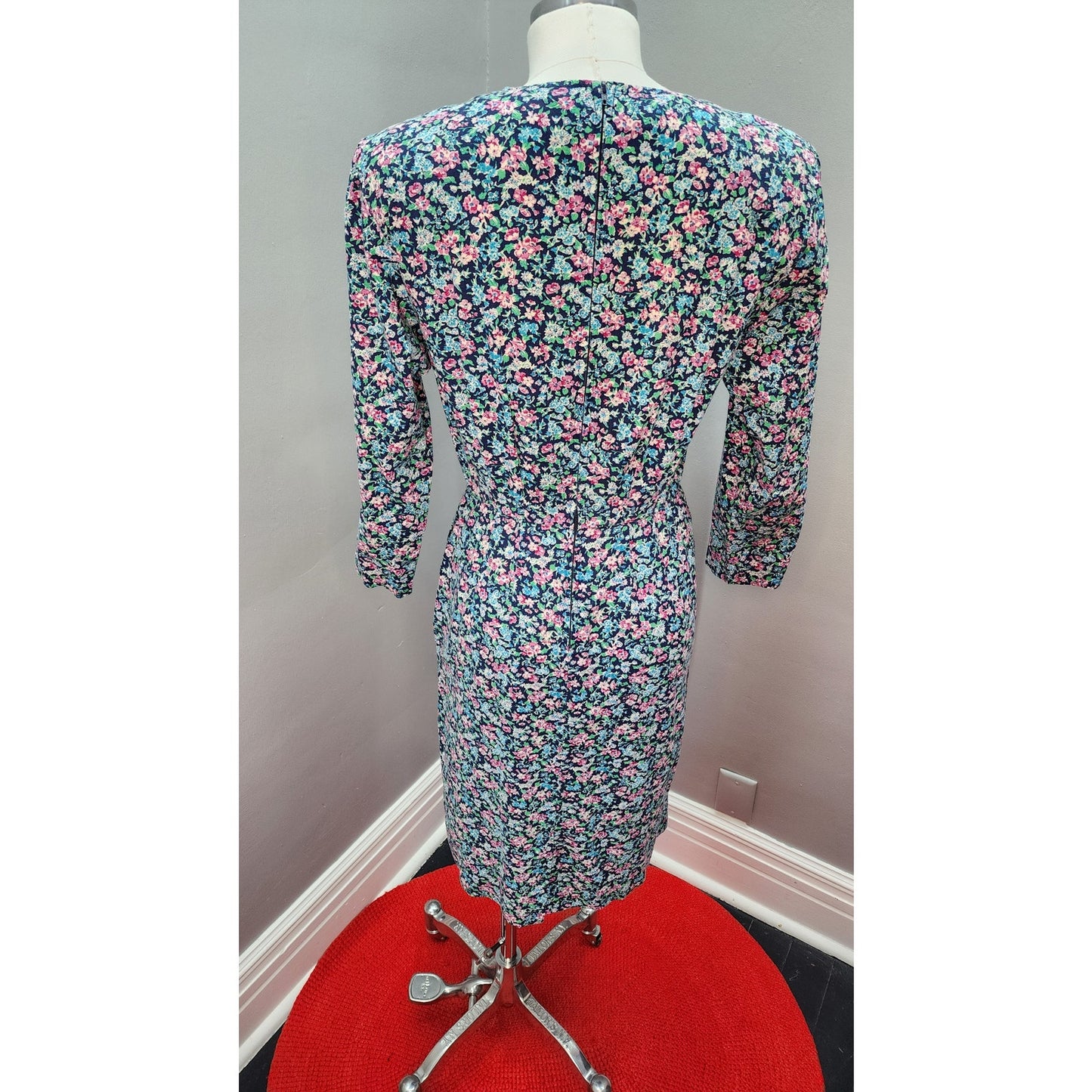 80s Vintage Handmade Cotton Floral Wiggle Dress - M
