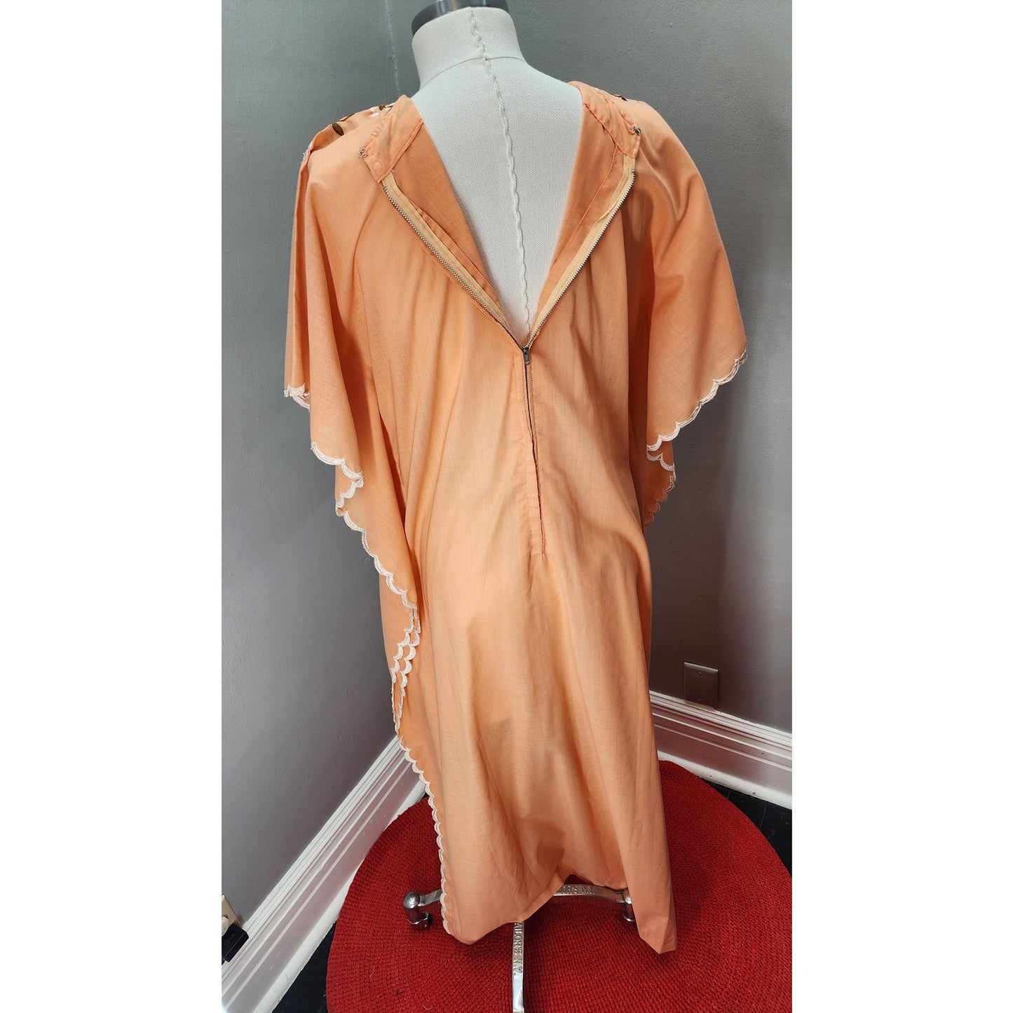 70s Vintage Handmade Embroidered Caftan Kaftan, Peach - M