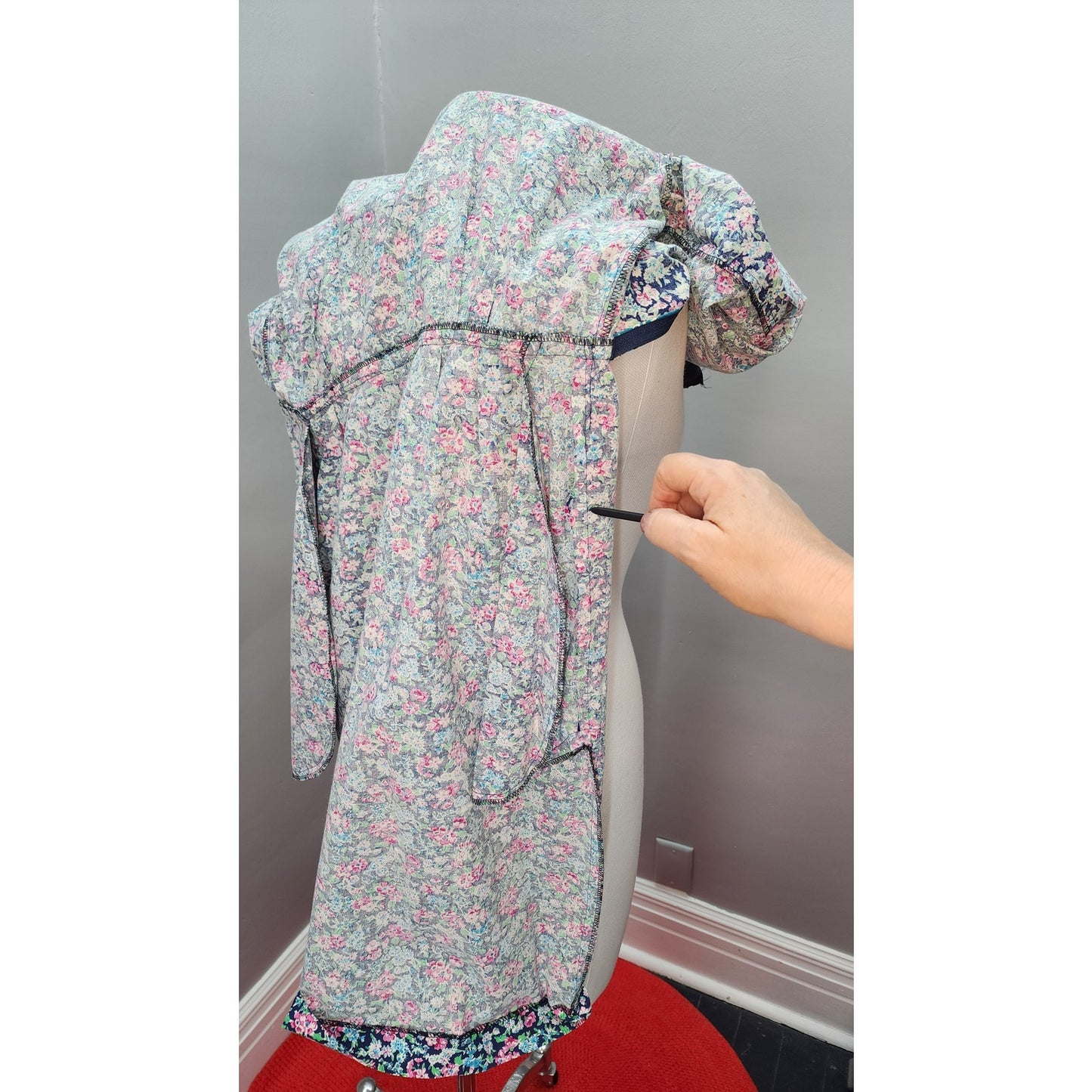 80s Vintage Handmade Cotton Floral Wiggle Dress - M