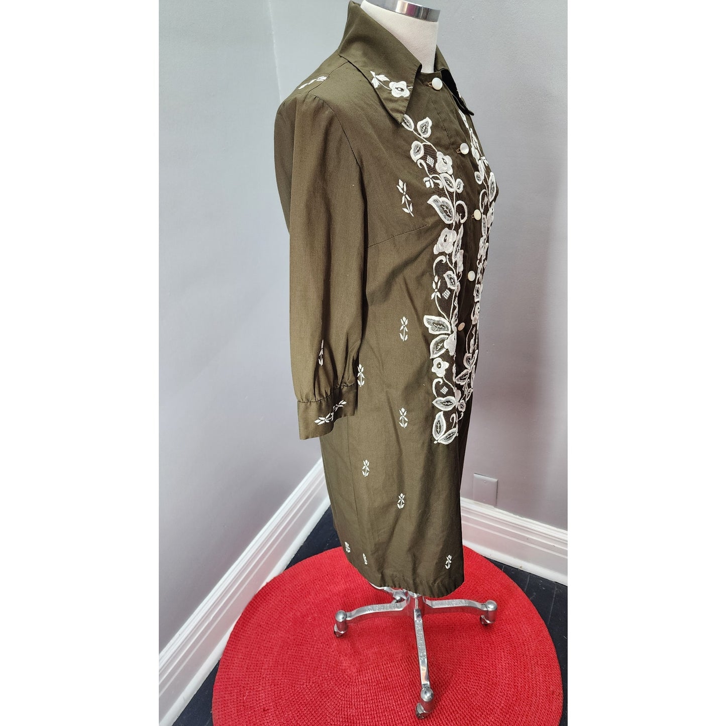 70s Vintage Tesoro's Embroidered Brown Shift Dress - S