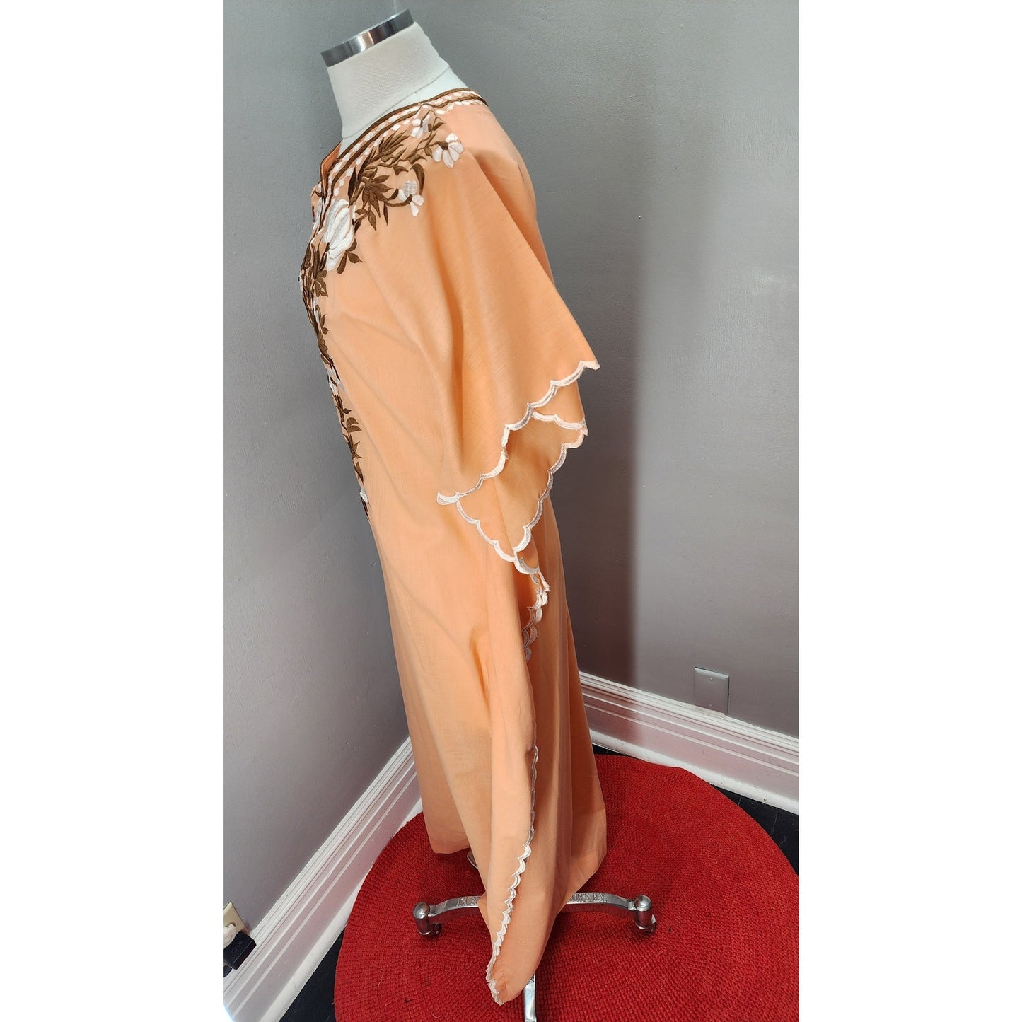 70s Vintage Handmade Embroidered Caftan Kaftan, Peach - M