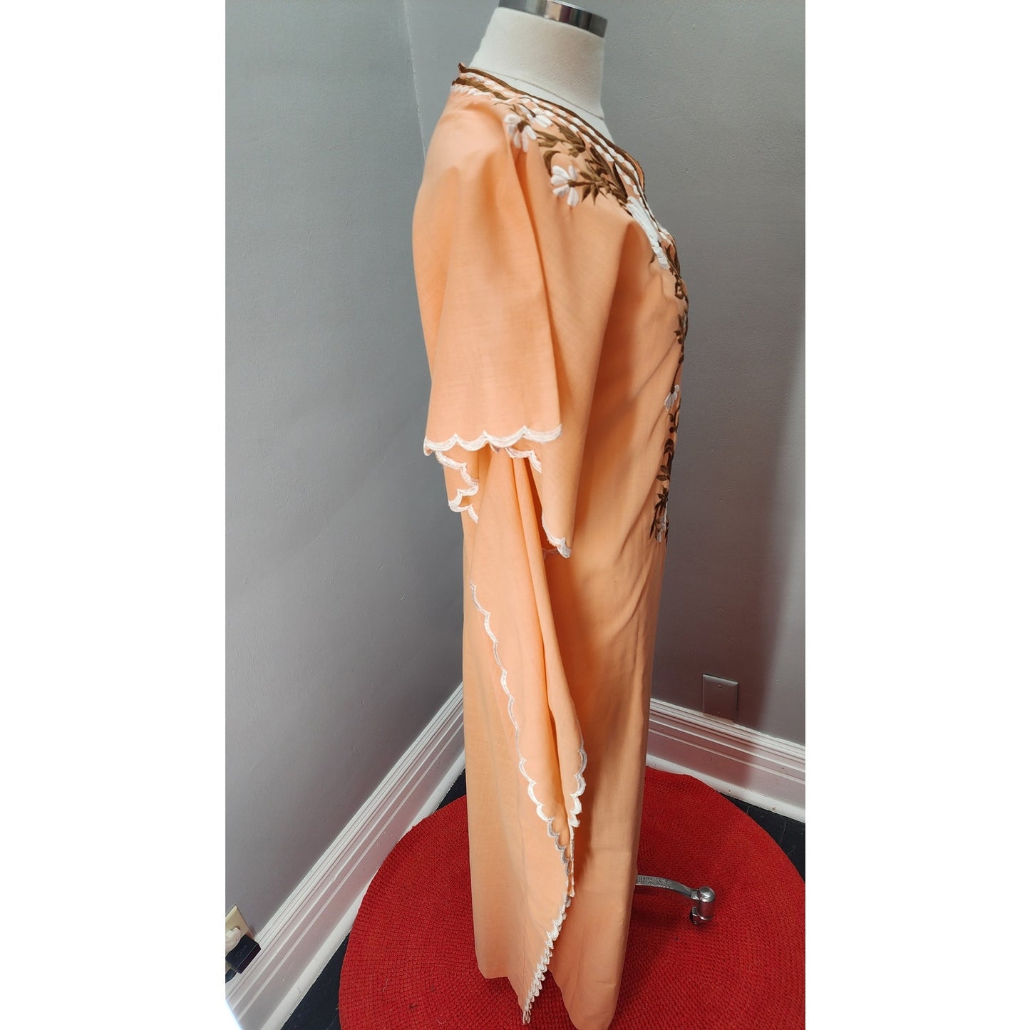 70s Vintage Handmade Embroidered Caftan Kaftan, Peach - M