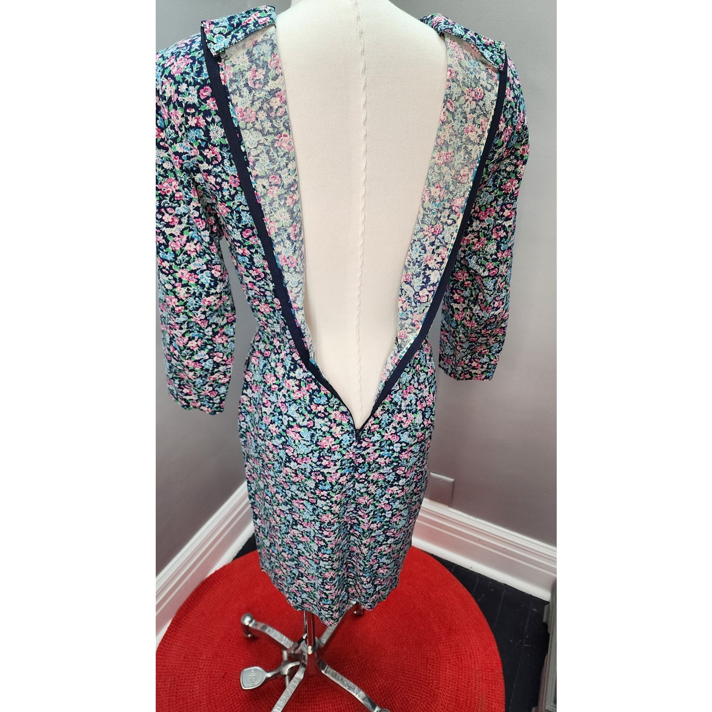 80s Vintage Handmade Cotton Floral Wiggle Dress - M