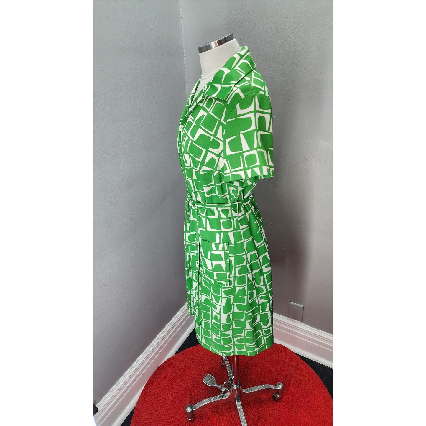 70s Vintage Flutterbye Geometric Front Zip Day Dress - L