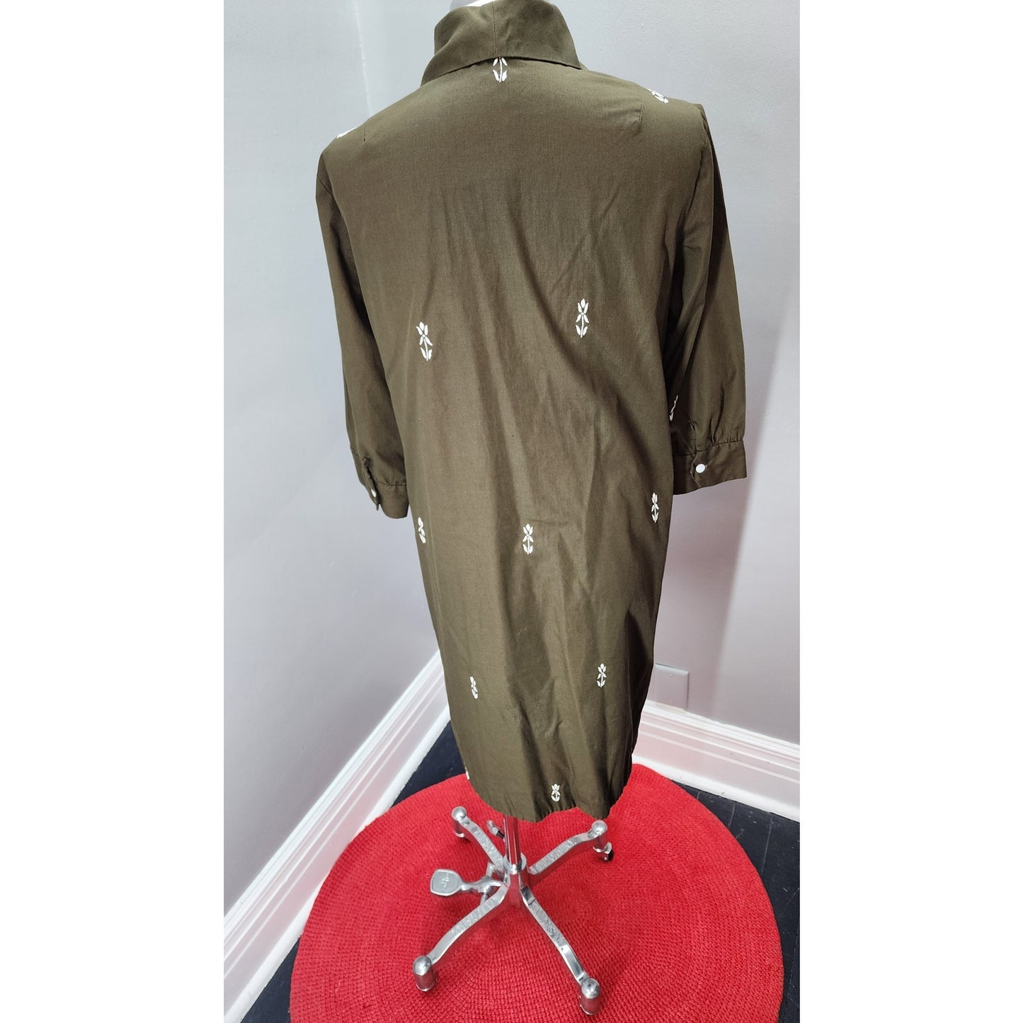 70s Vintage Tesoro's Embroidered Brown Shift Dress - S