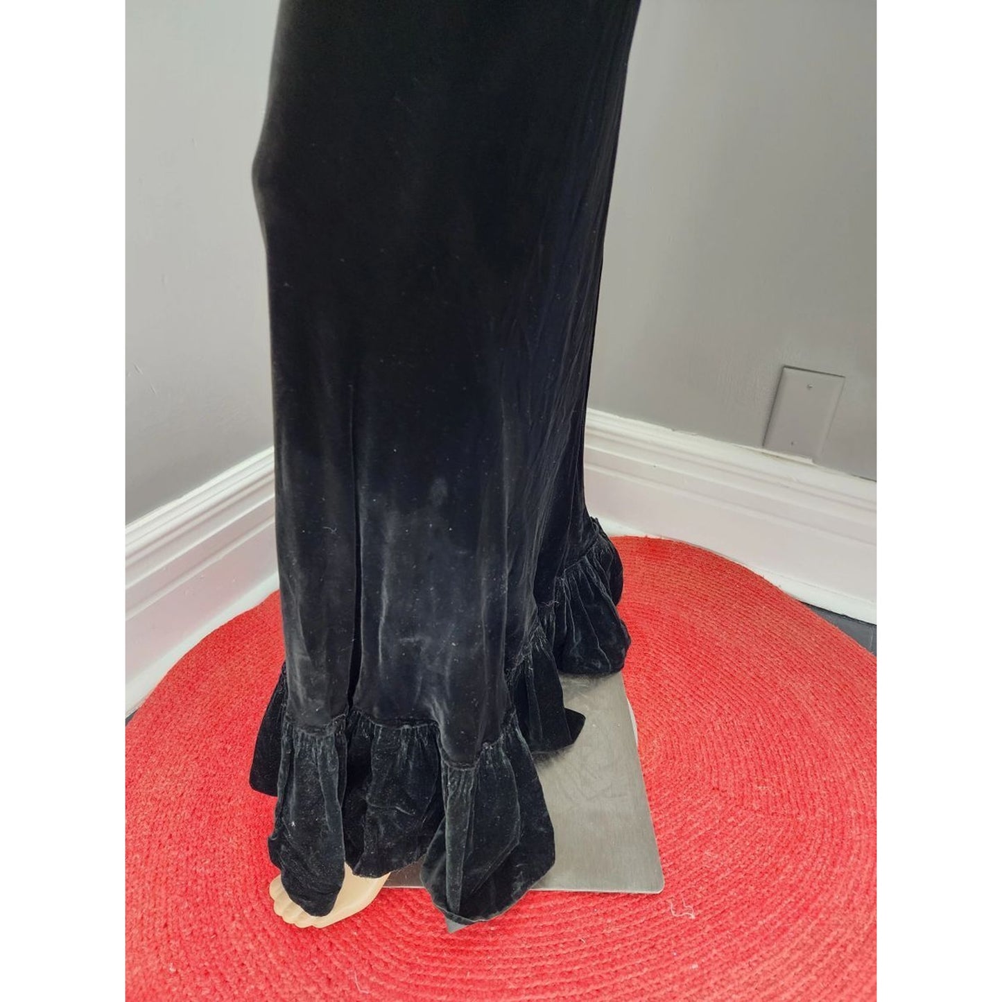 1930s Vintage Black Silk Velvet Sleeveless Mini-Trumpet Gown - S