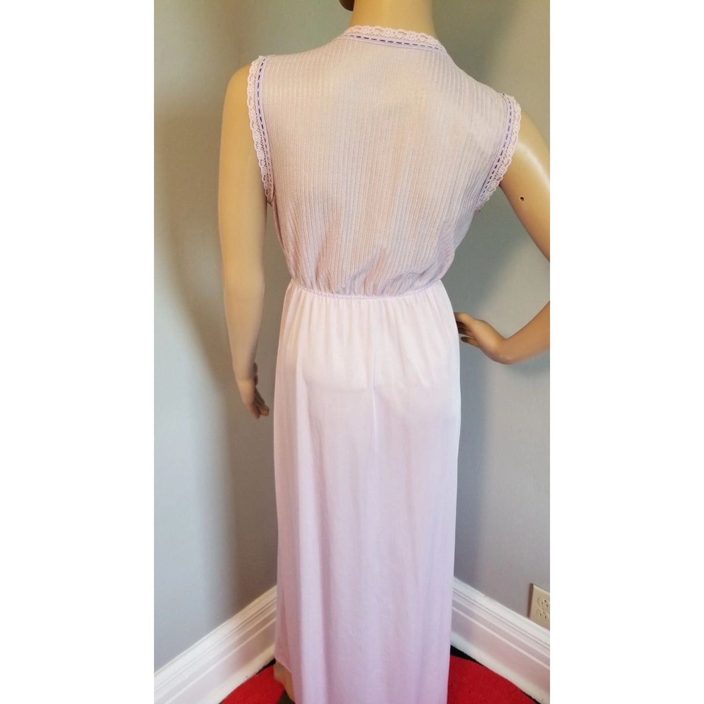 70s Vintage Glencraft Lavender Column Gown with a V-neck....down to there - M