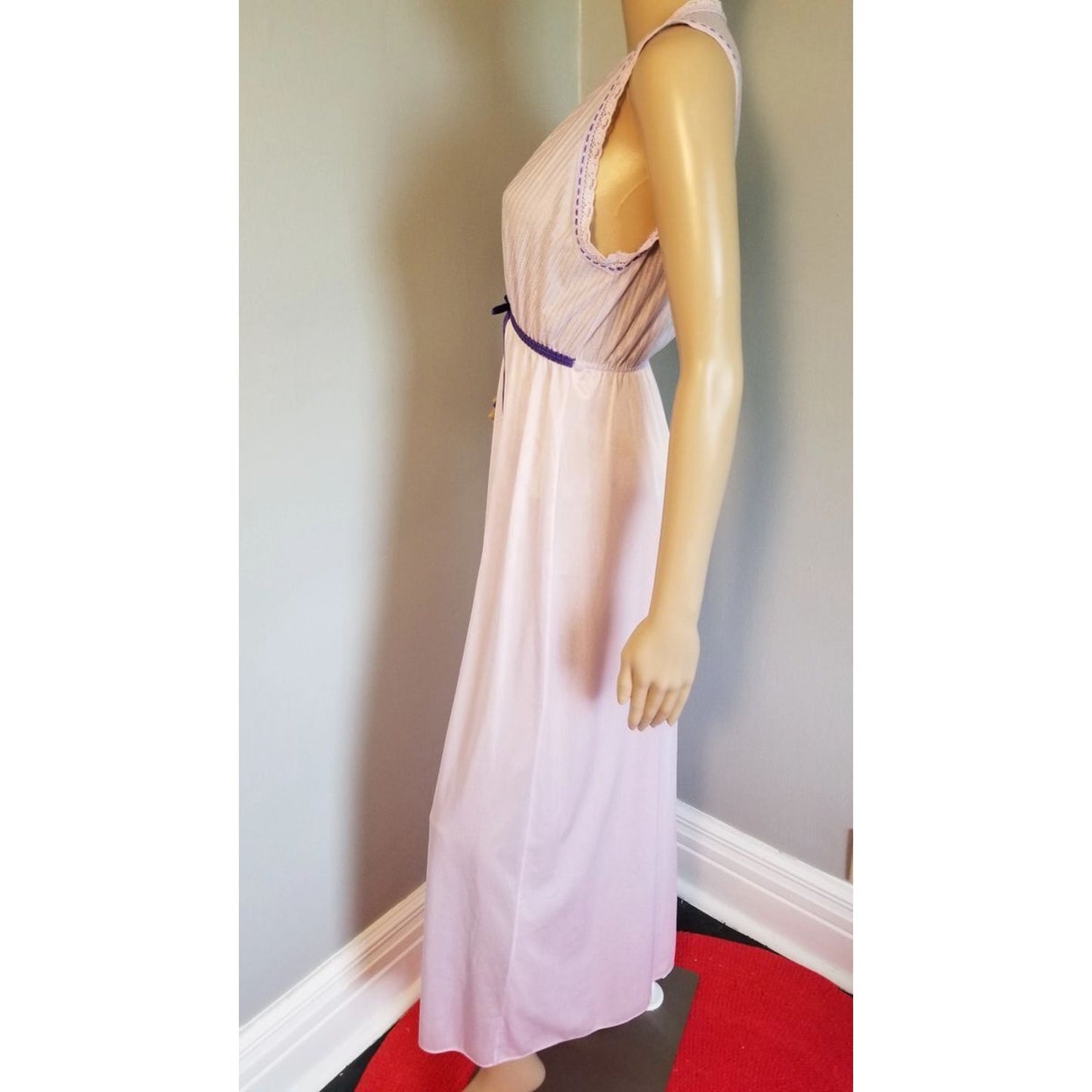 70s Vintage Glencraft Lavender Column Gown with a V-neck....down to there - M