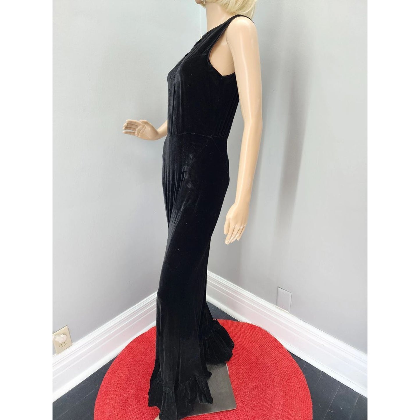 1930s Vintage Black Silk Velvet Sleeveless Mini-Trumpet Gown - S